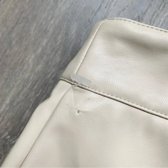 Pretty Little Thing PLT Faux Leather Pleat Cigarette Pant Tapered straight leg - Picture 12 of 16